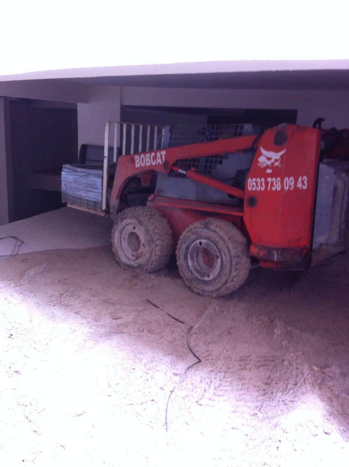 Ankara'da bobcat / mini kepçe kiralama işi — Çınar Beton